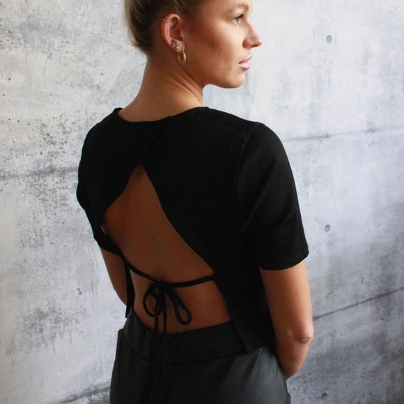 Backless crop top - Picture 3 of 3